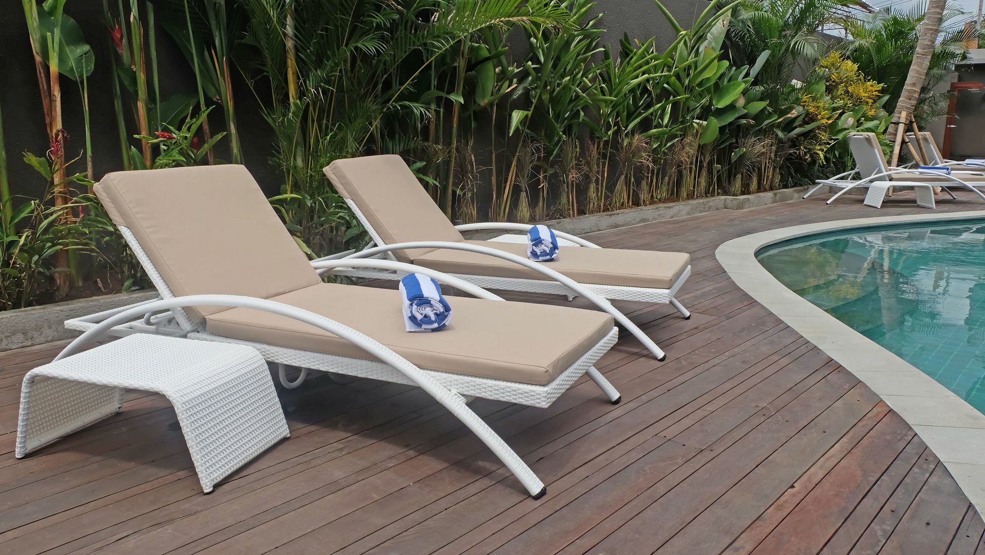 Sense Canggu Beach Hotel Екстер'єр фото